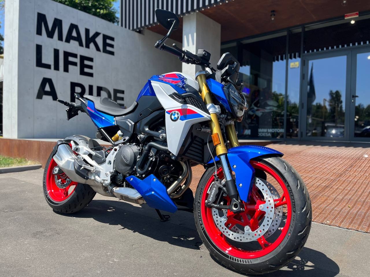 F 900 R
