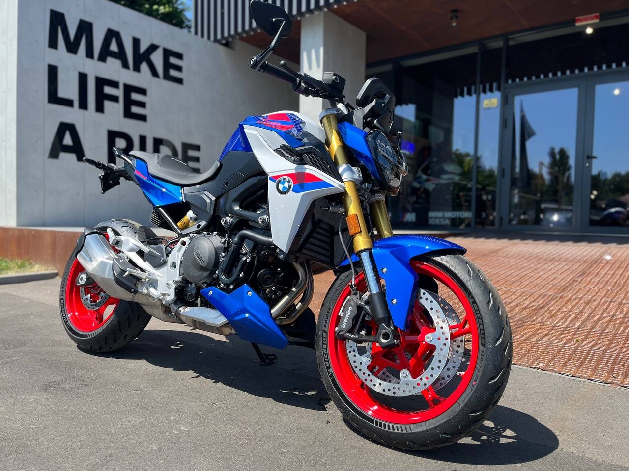 F 900 R