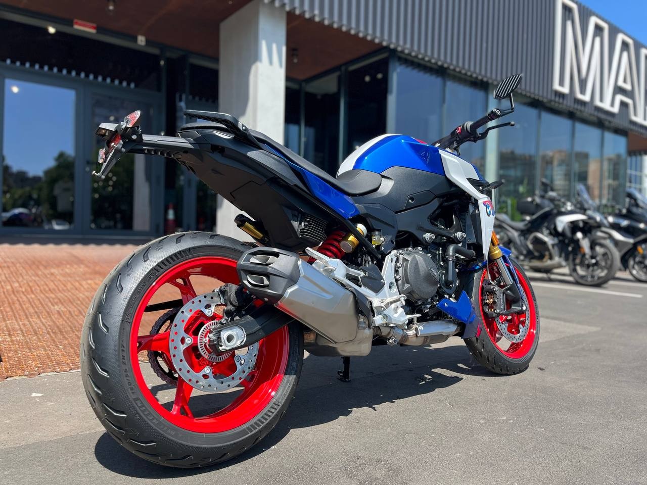 F 900 R