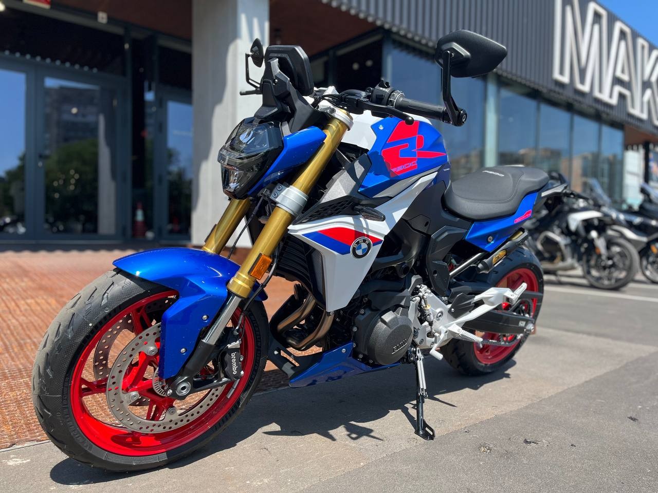 F 900 R