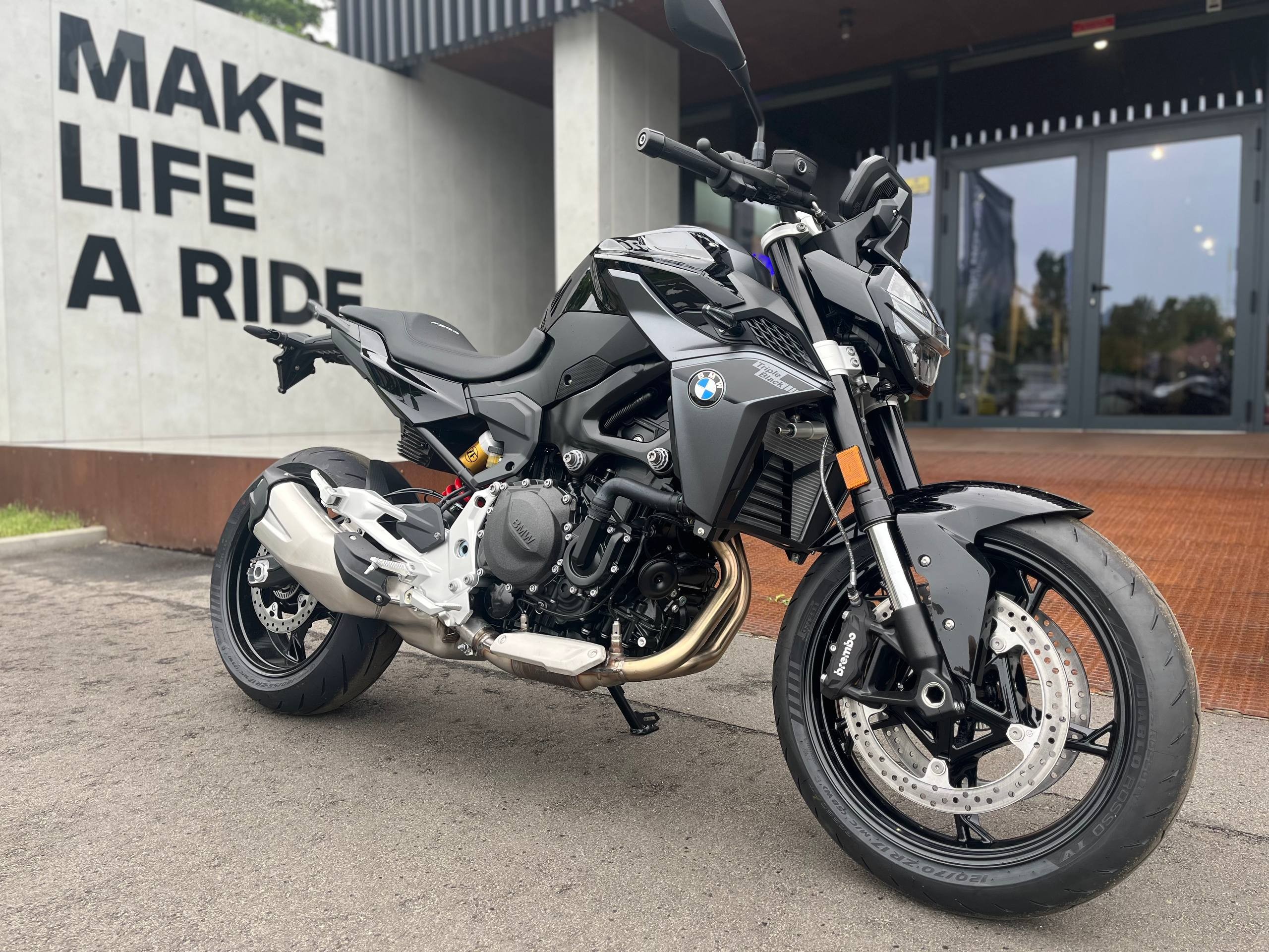 F 900 R