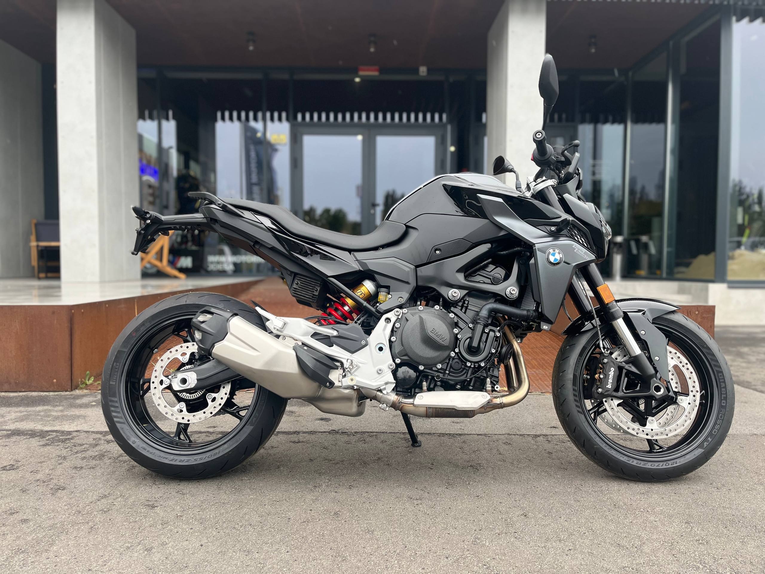 F 900 R
