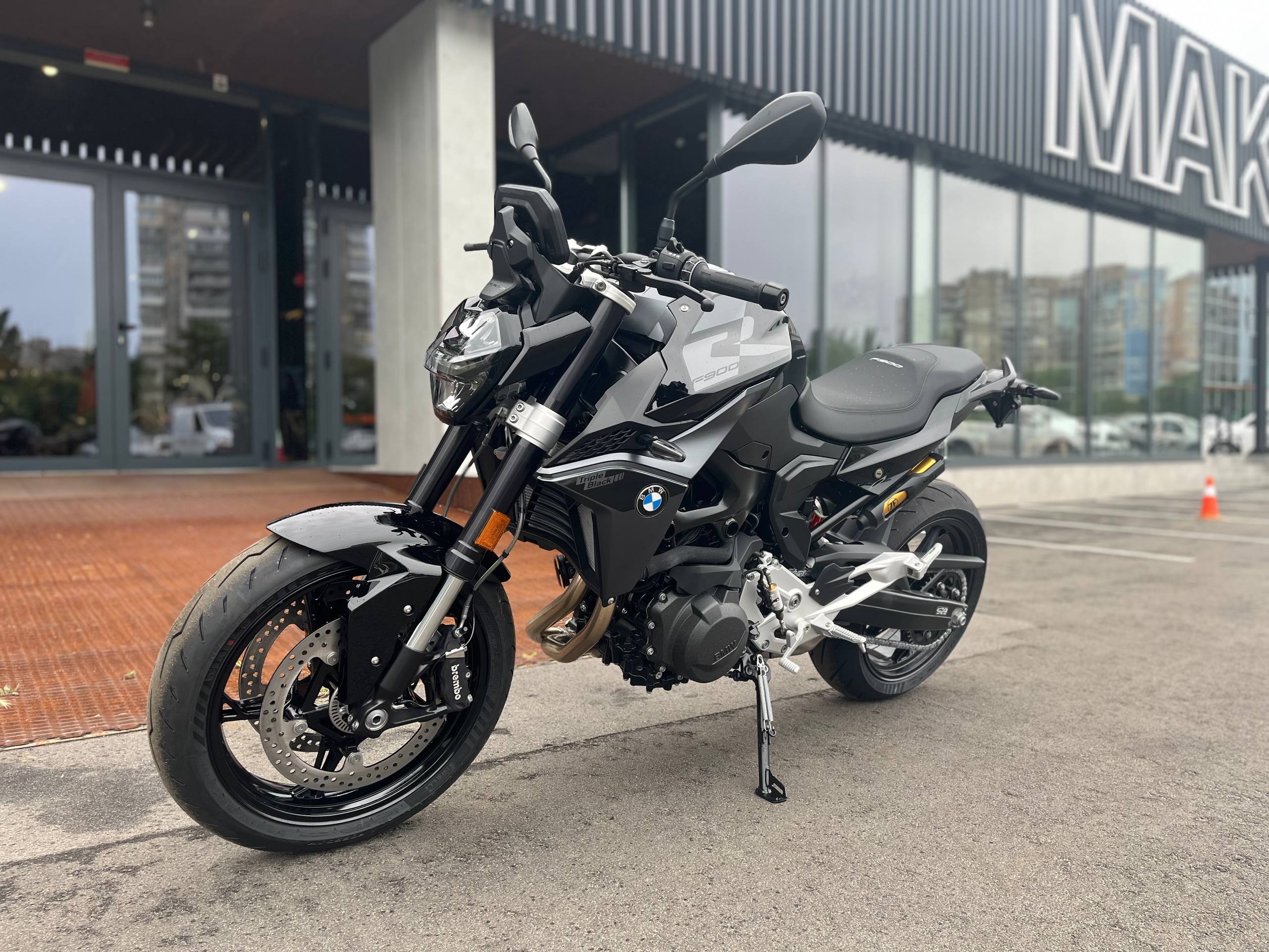F 900 R