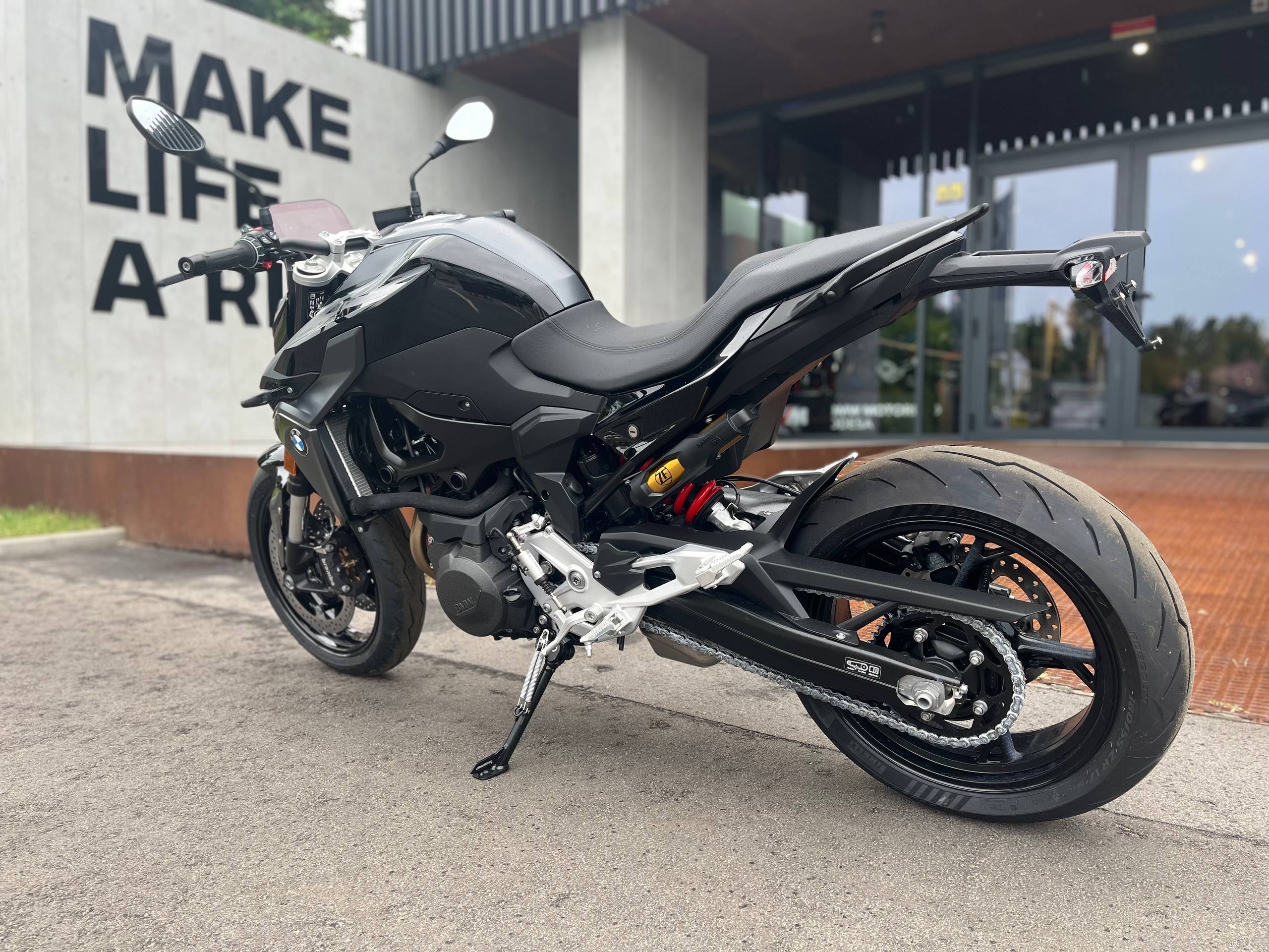 F 900 R