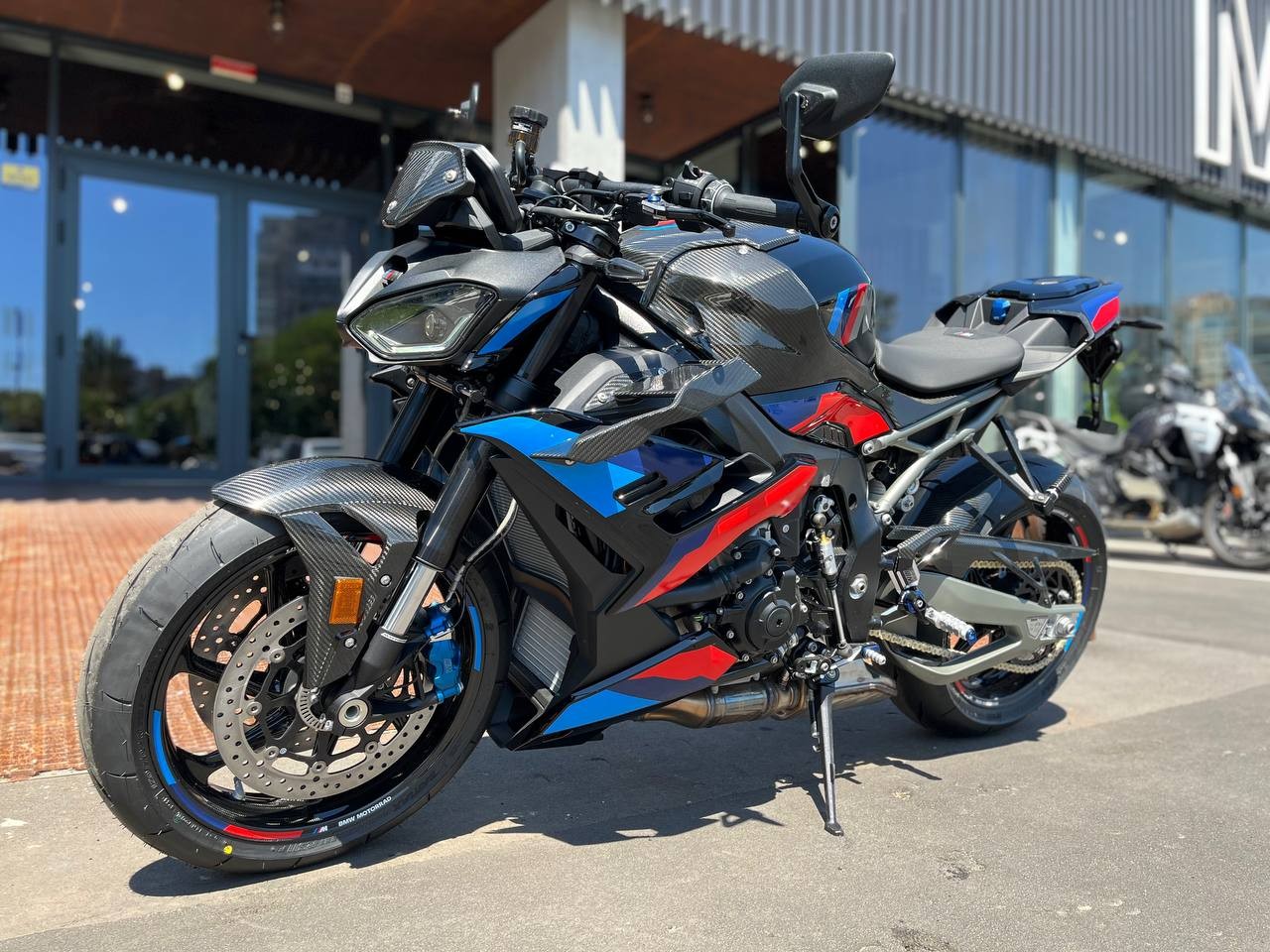 M 1000 R