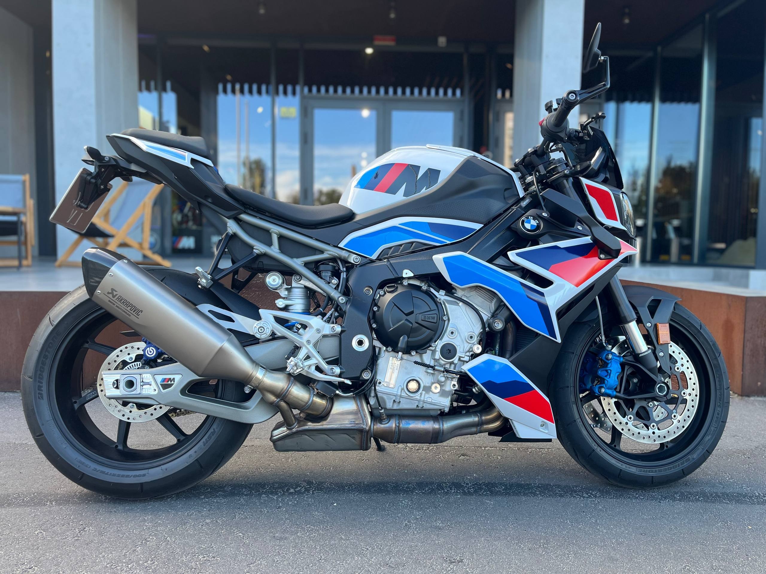 M 1000 R