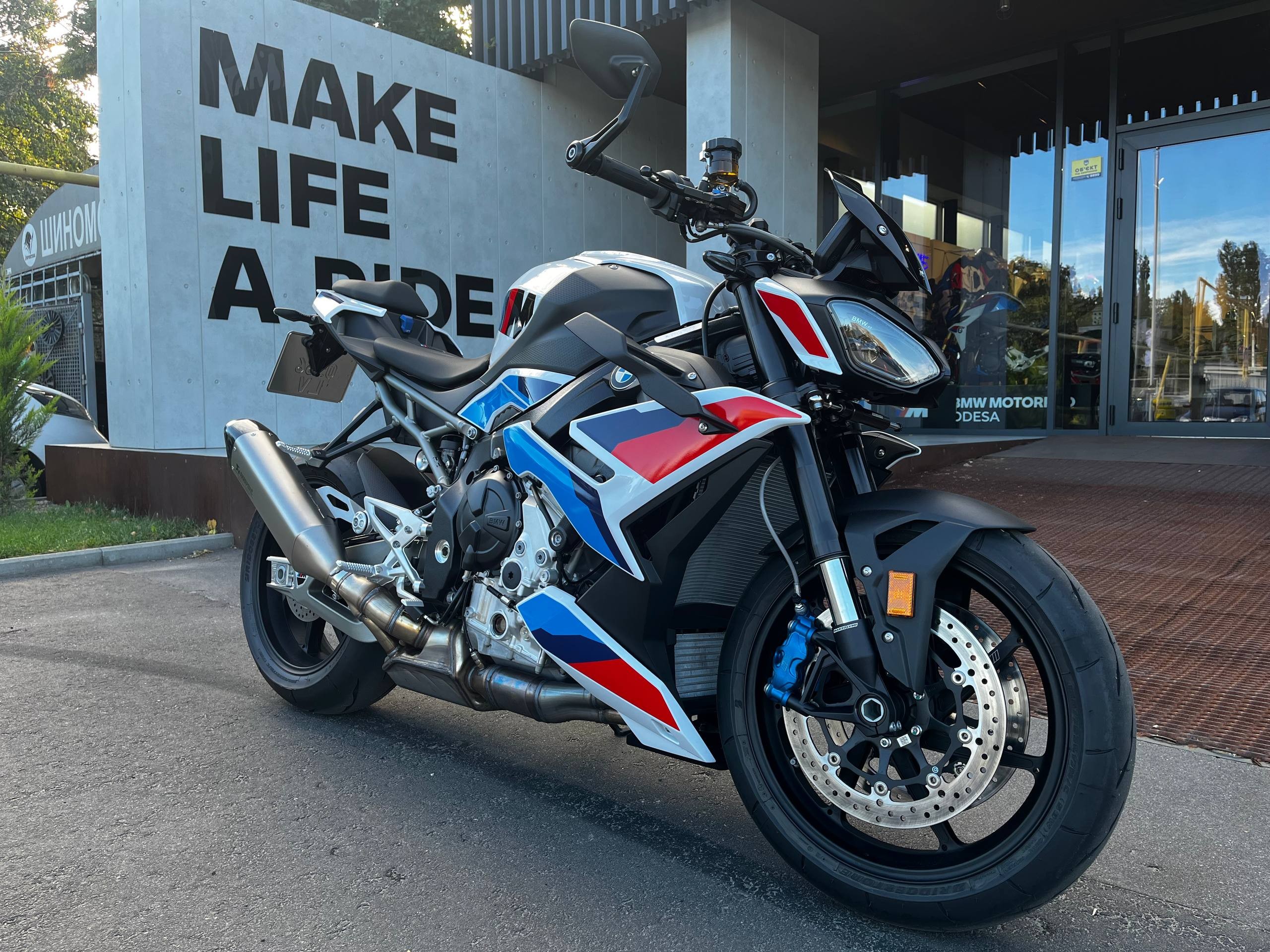 M 1000 R