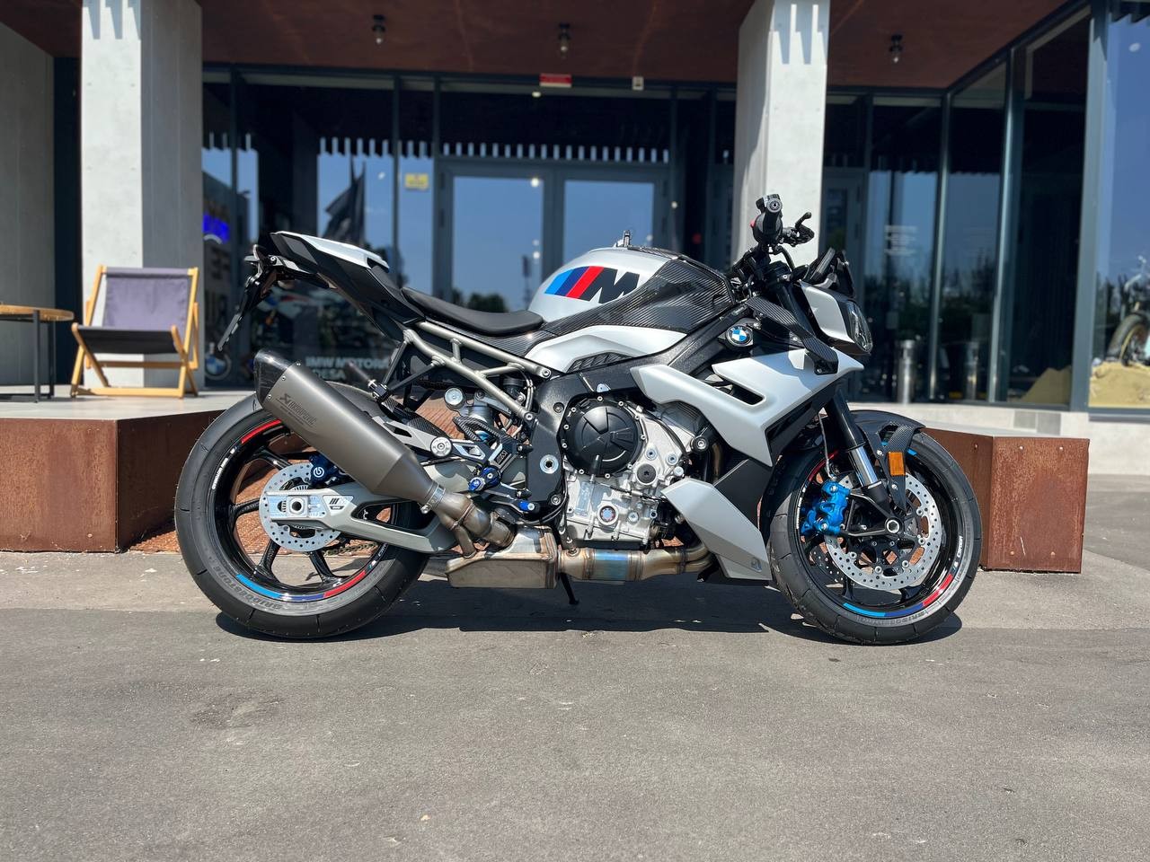 M 1000 R
