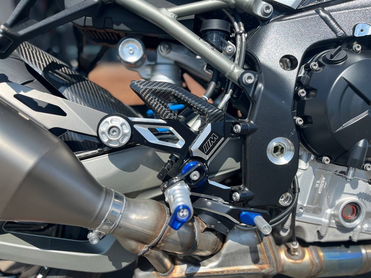 M 1000 R
