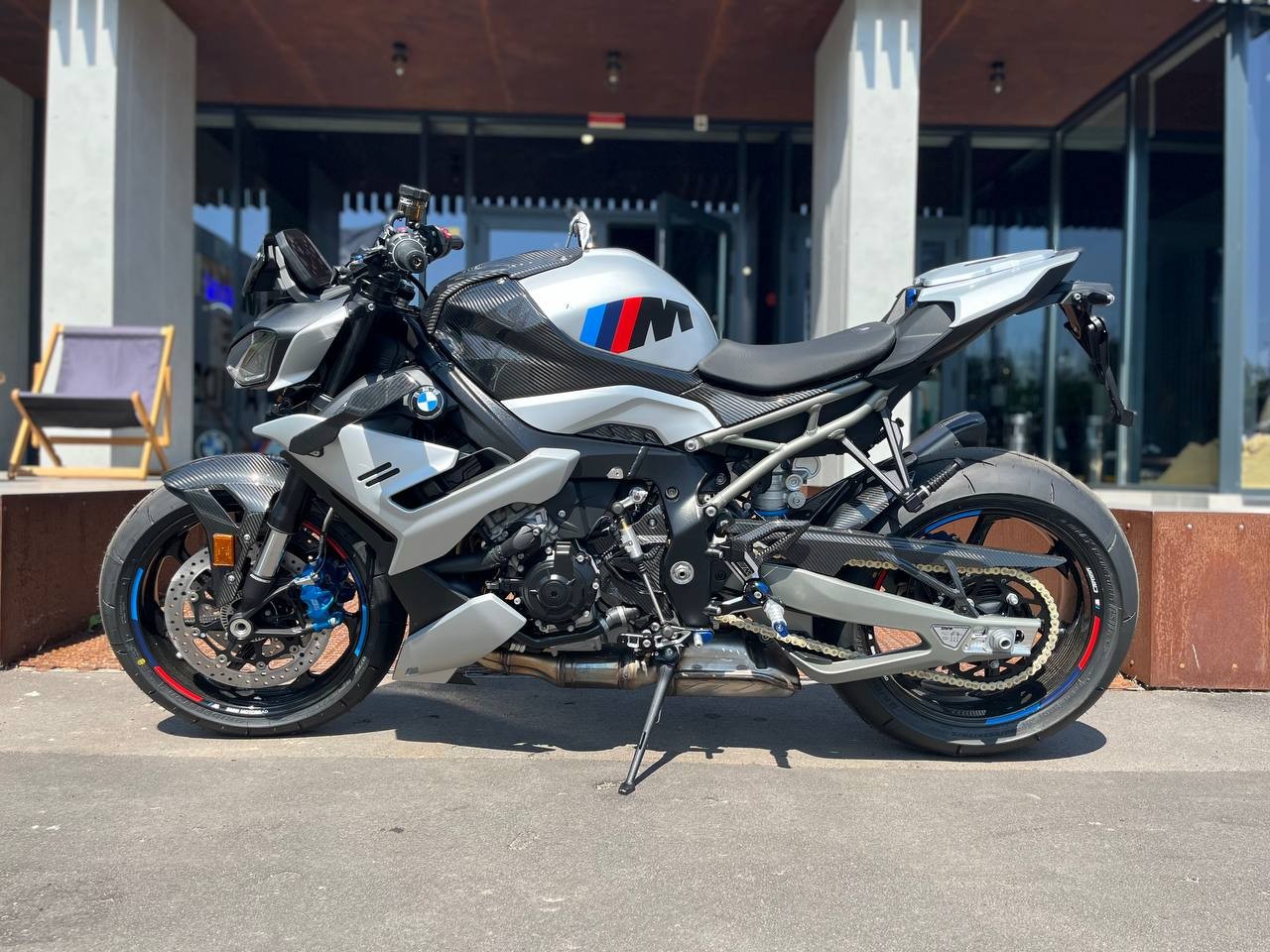 M 1000 R