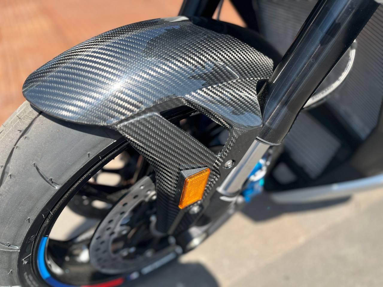 M 1000 R