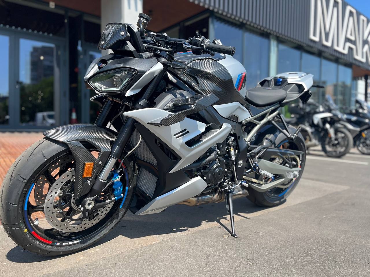 M 1000 R