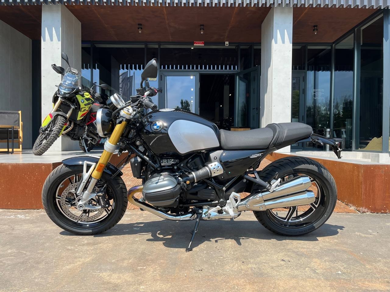 R 12 NineT