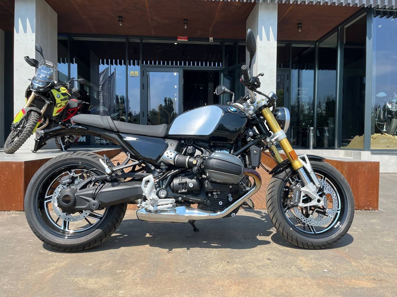 R 12 NineT