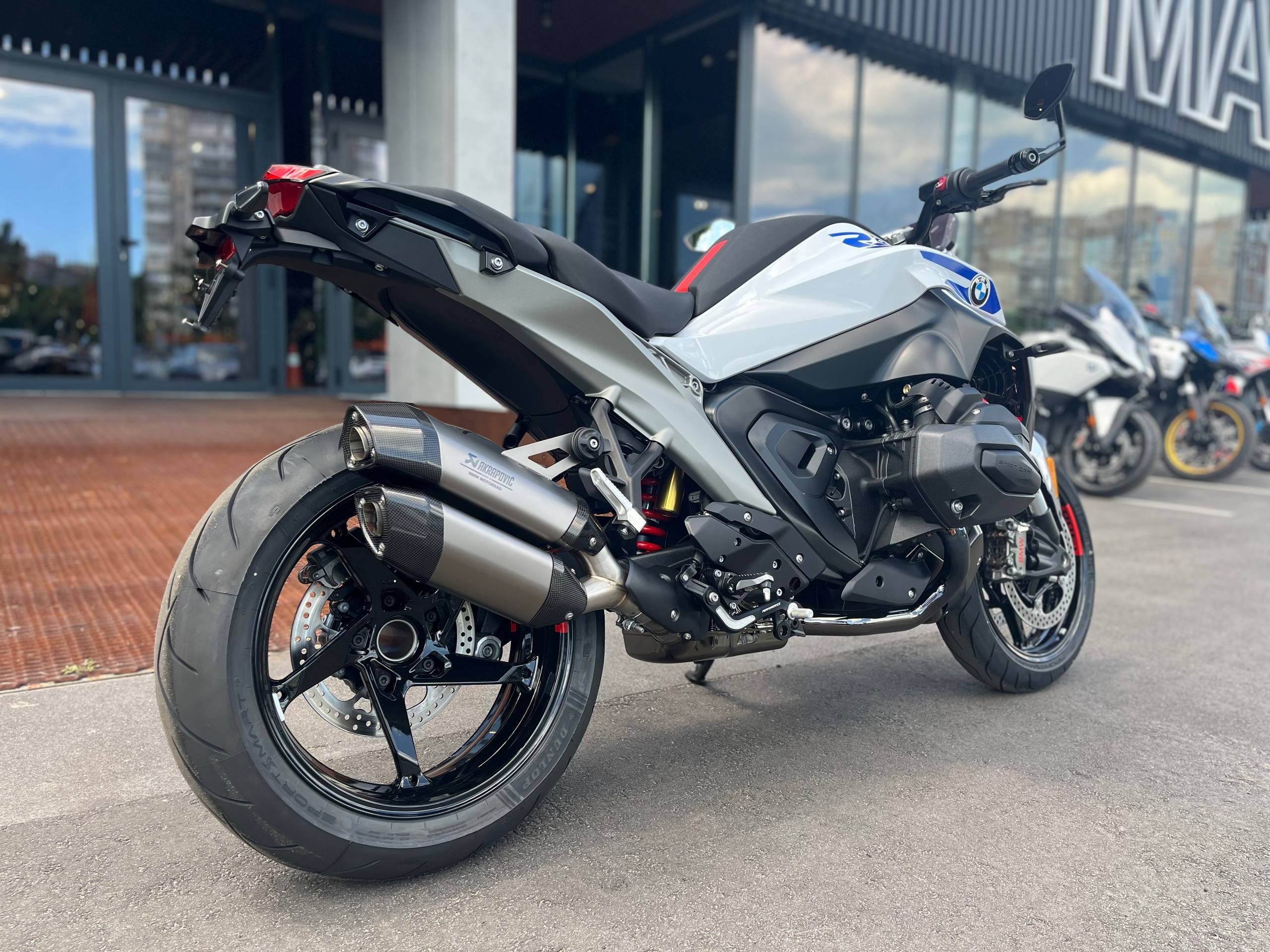 R 1300 R