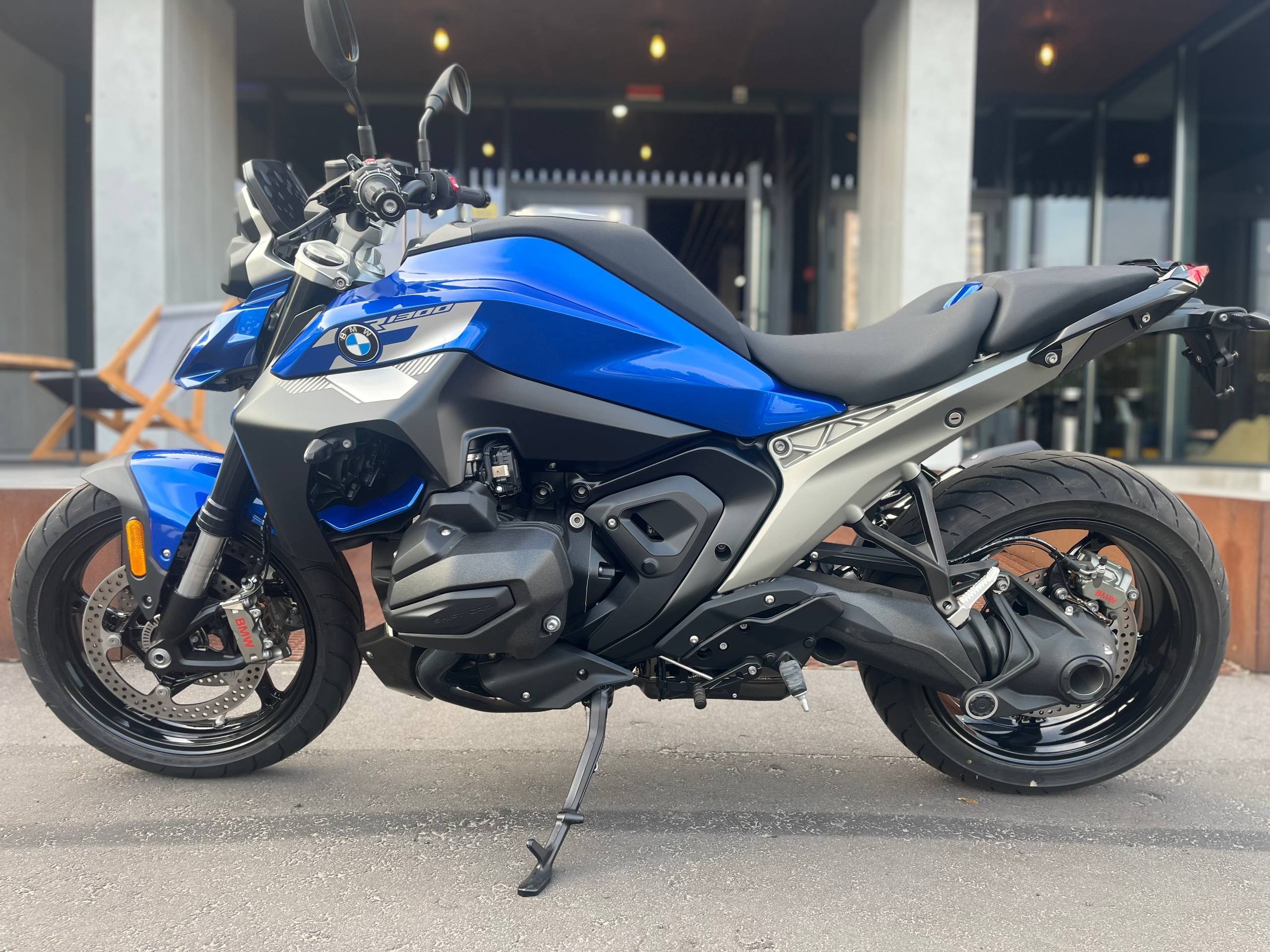 R 1300 R