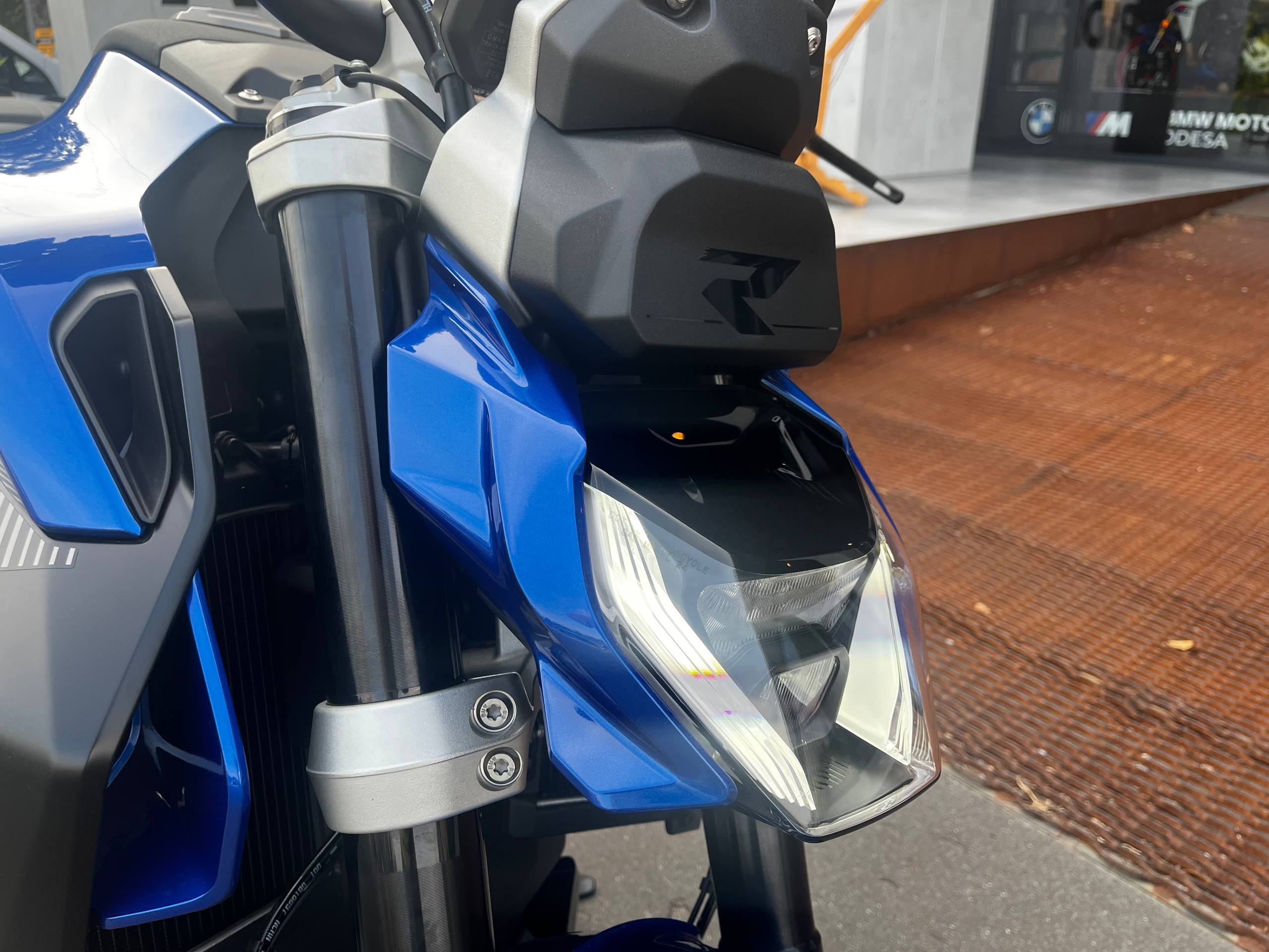 R 1300 R