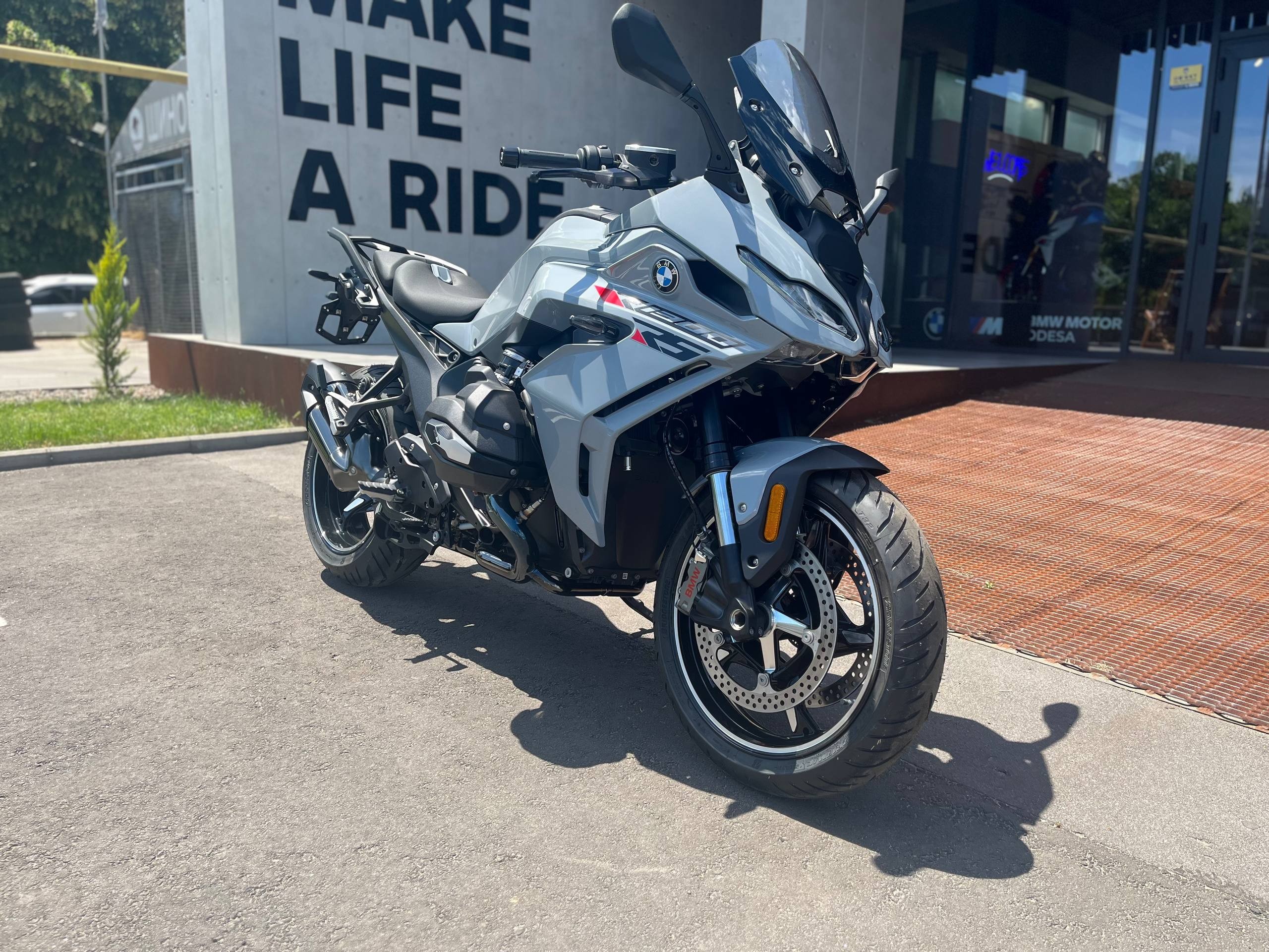 R 1300 RS