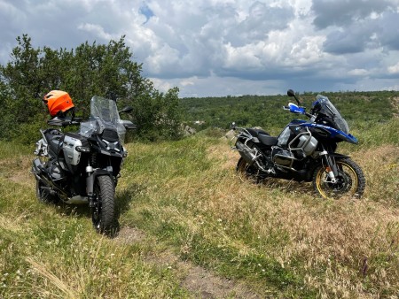 Мототур до Мигії — це ідеальна втеча від міської метушні в серце природи.